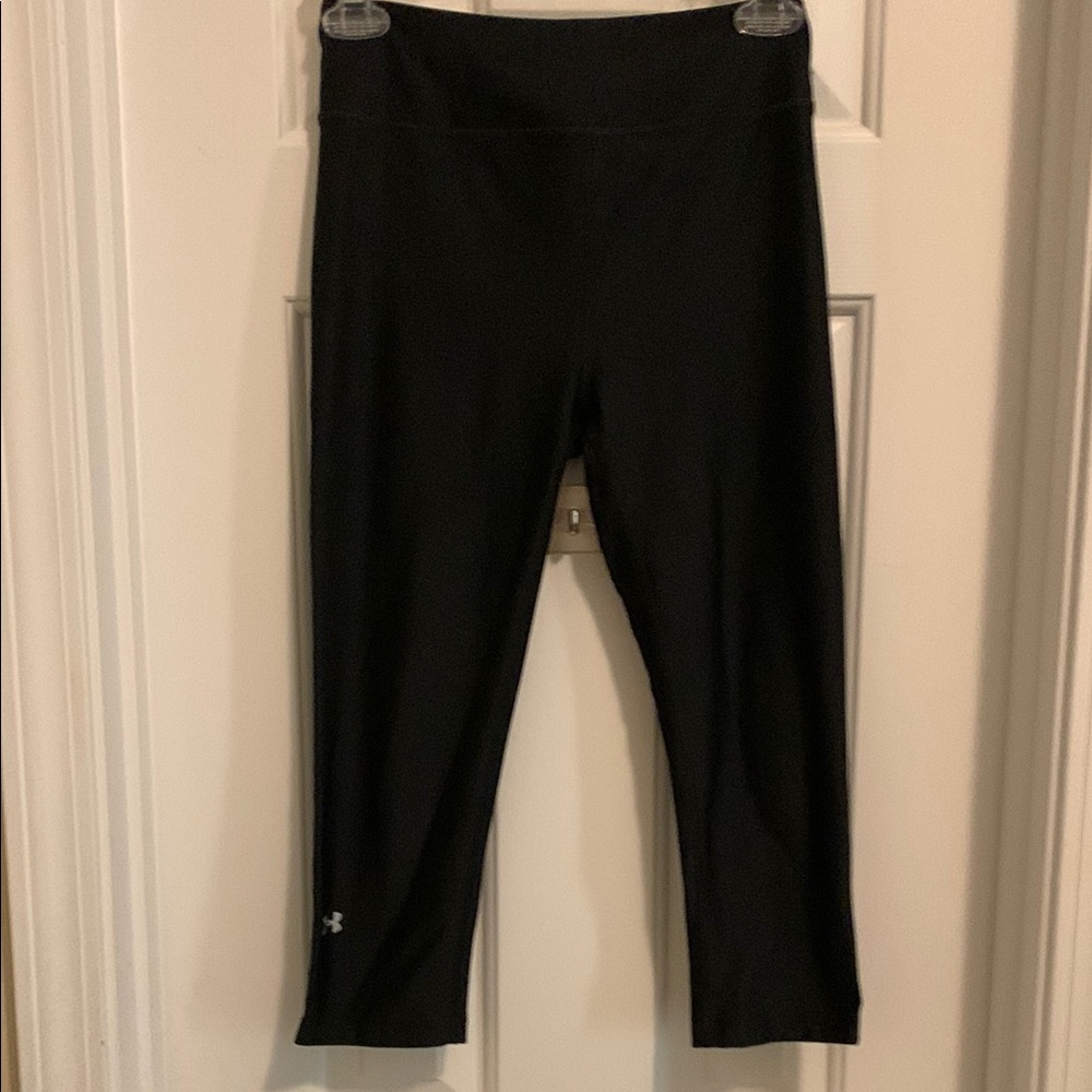 💛 3 for $15 Under Armour Black Athletic Leggings